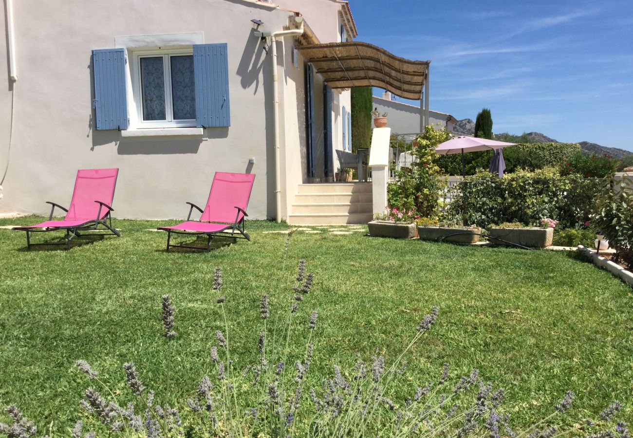 Air-conditioned villa heated swimming pool jacuzzi Alpilles garden