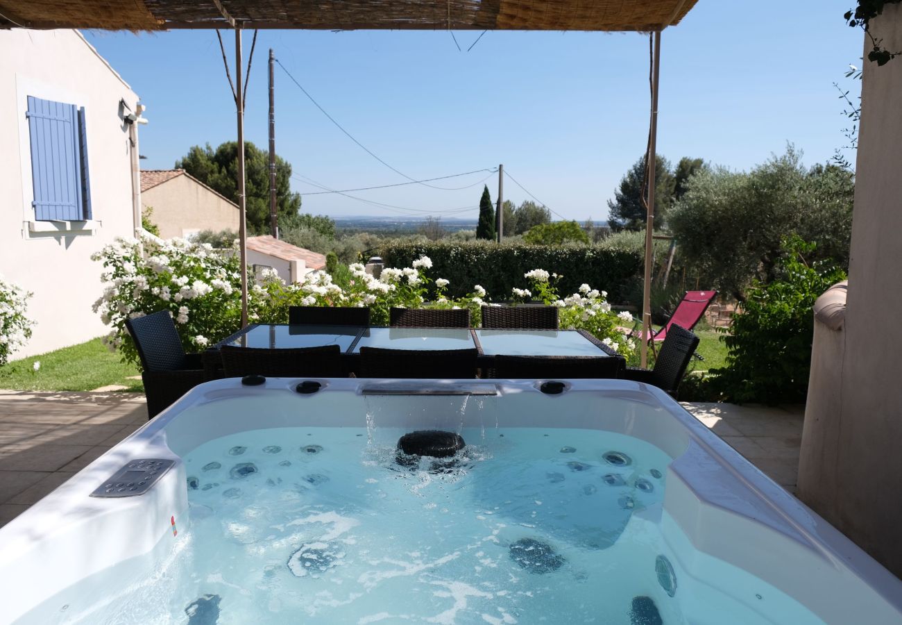 Air-conditioned villa heated swimming pool jacuzzi Alpilles terrace