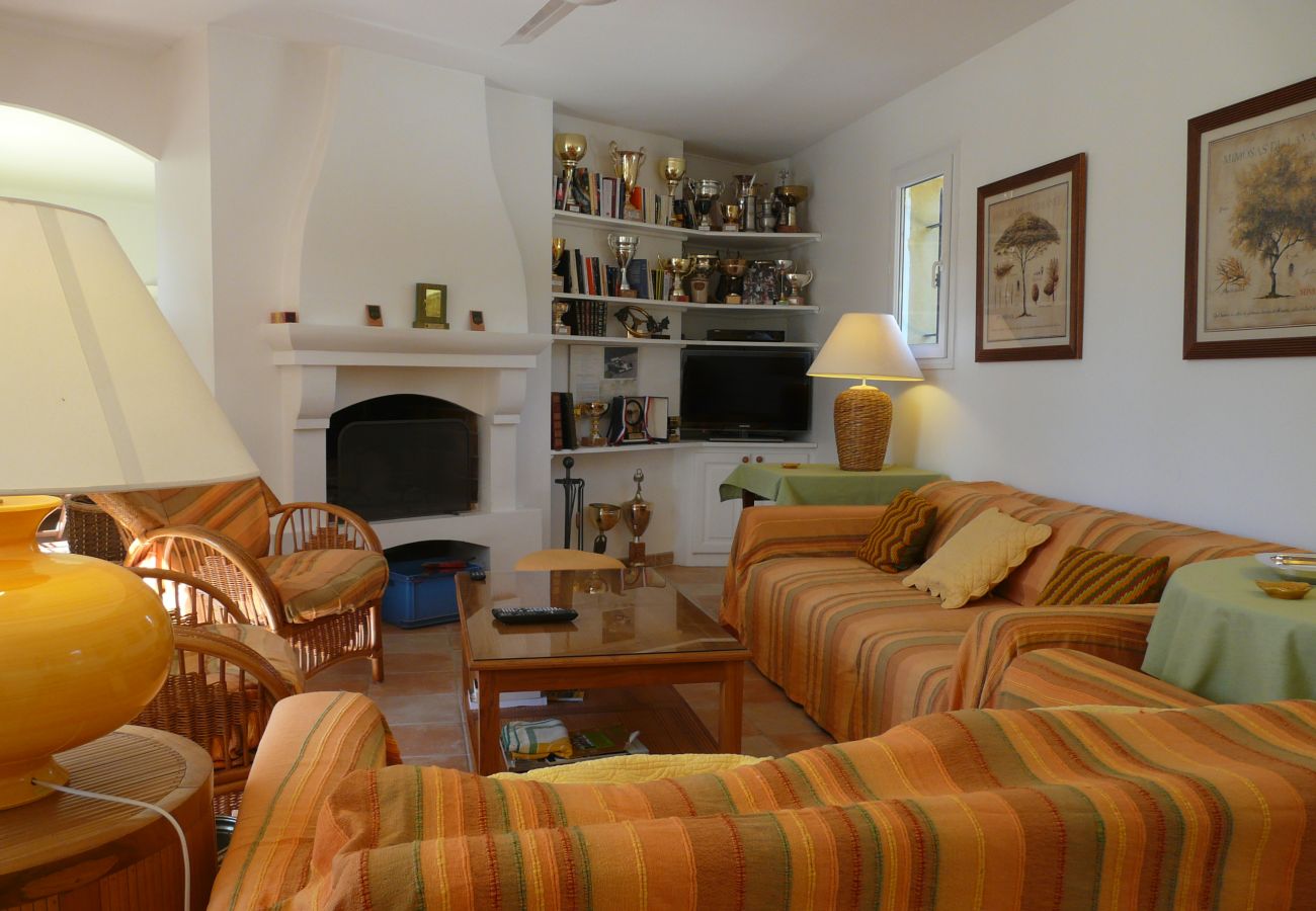 Holiday rental MOURIES Alpilles Provence living room for 10 persons