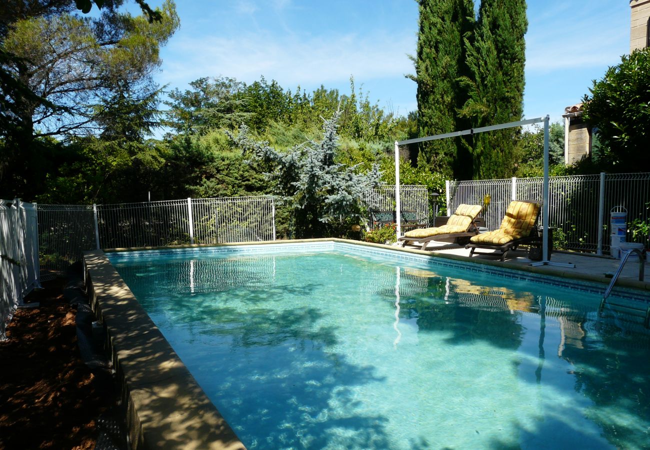 Holiday rental CHATEAUNEUF LE ROUGE house for rent swimming pool