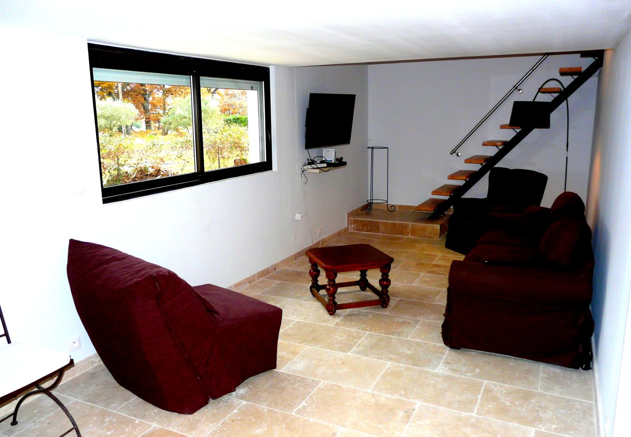 MAUBEC vacation rental house for rent living room