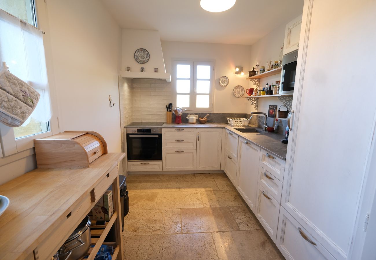 Holiday rental GORDES property for rent kitchen