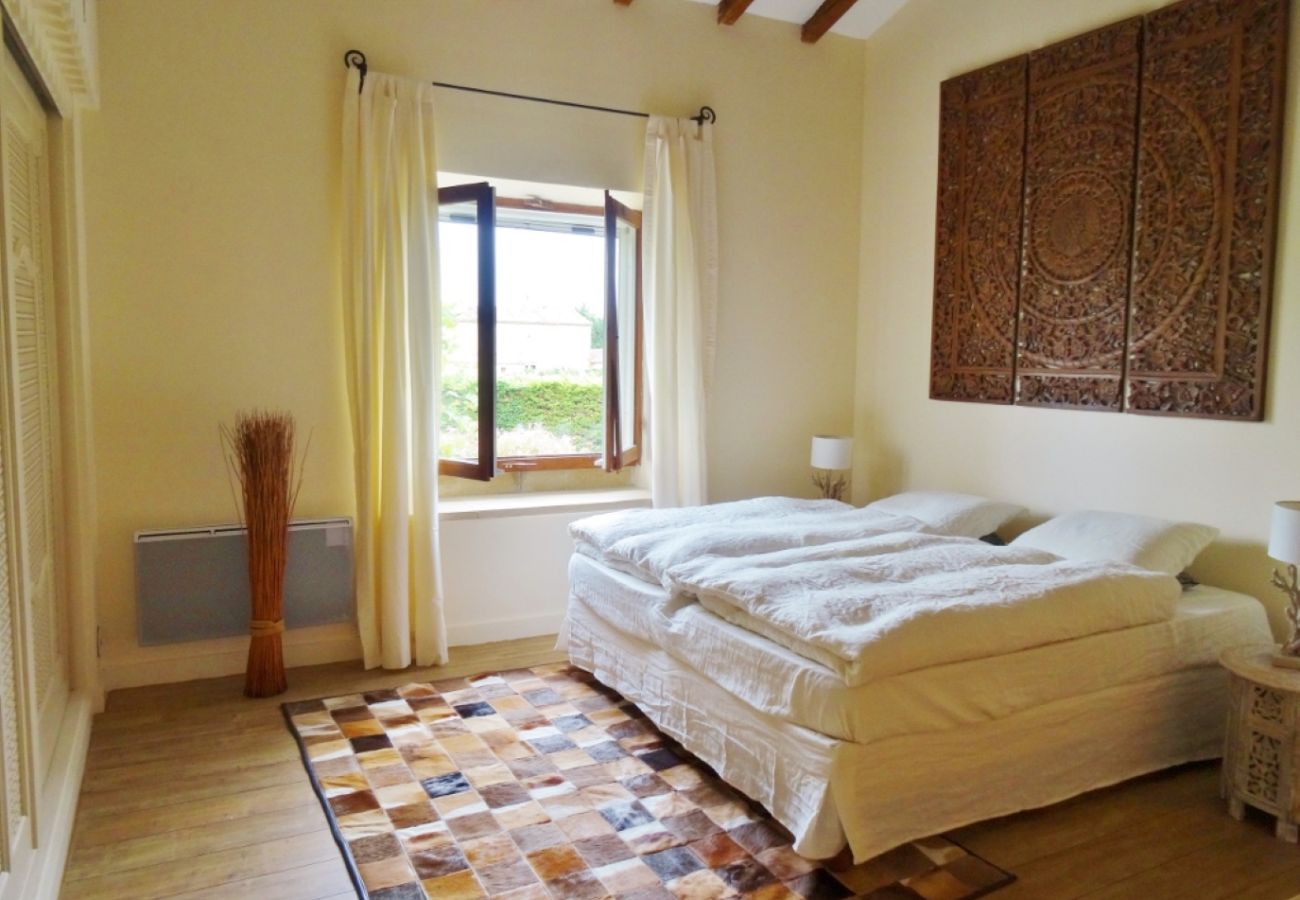 LES VIGNERES holiday rental farmhouse for rent 4 bedrooms