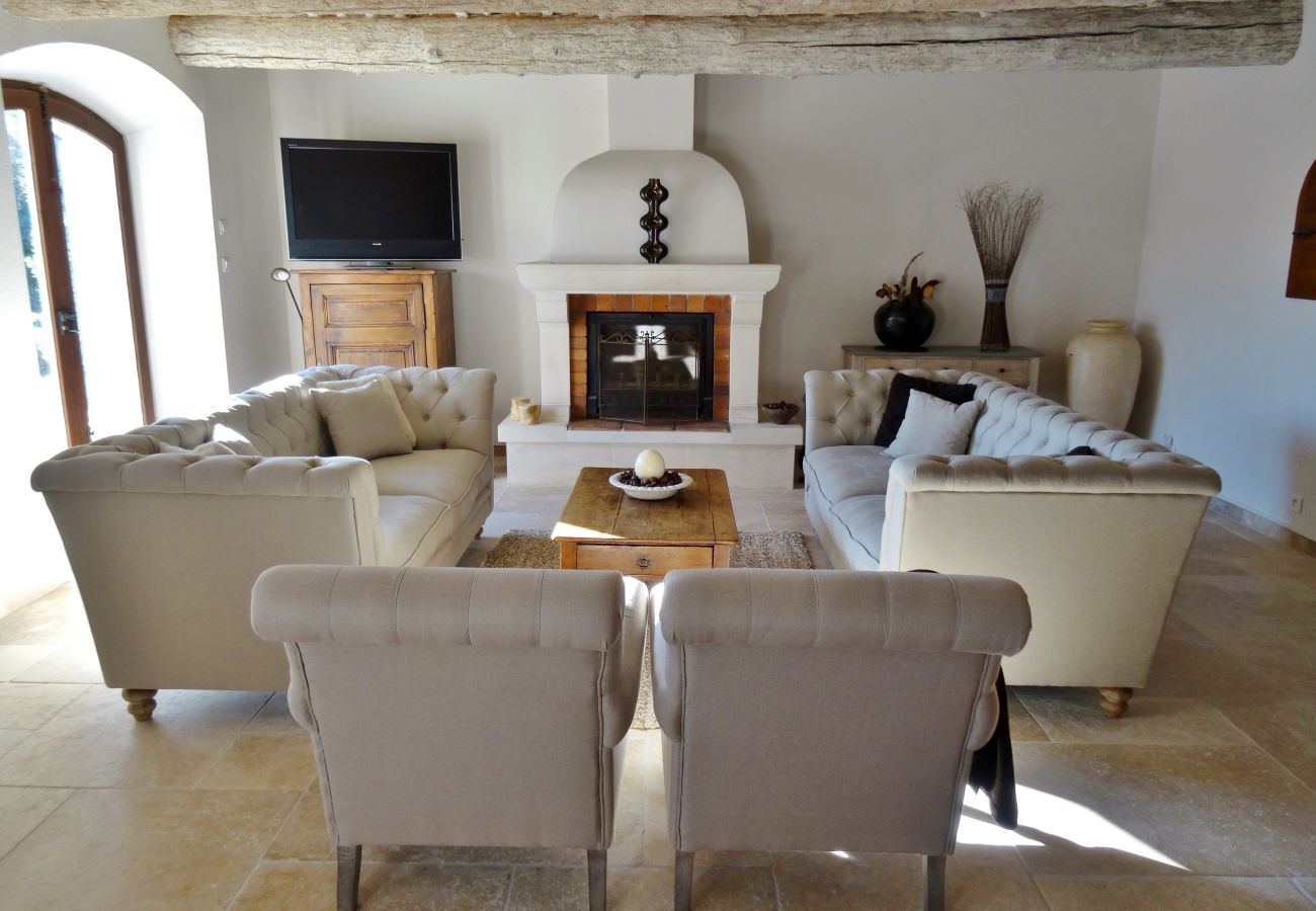 LES VIGNERES holiday rental farmhouse for rent living room