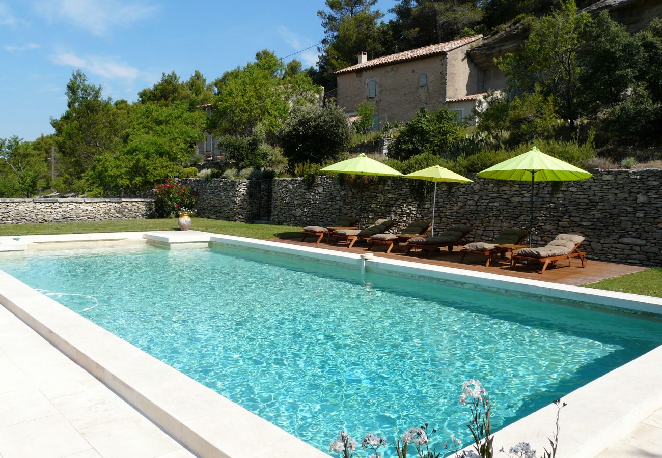 Holiday rental LACOSTE farmhouse for rent pool