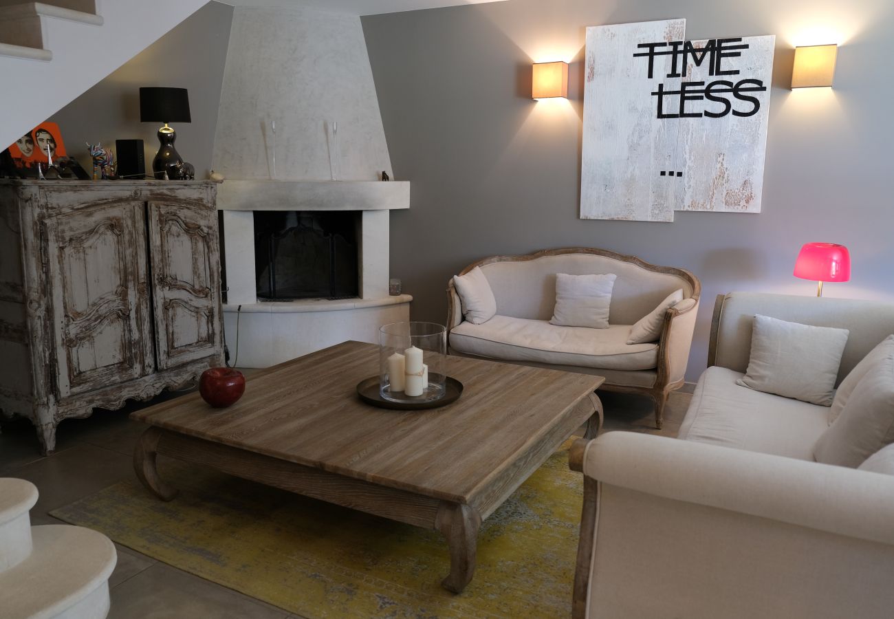 Holiday rental AUREILLE Alpilles Provence Villa living room