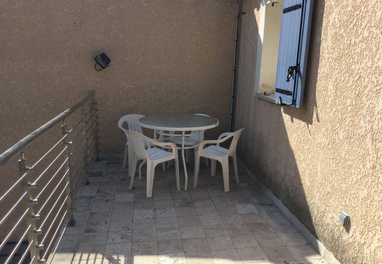 Vacation rental CAVAILLON cottage for rent terrace