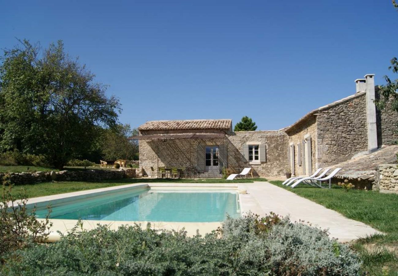 Holiday rental OPPEDE prestigious farmhouse for rent heated pool