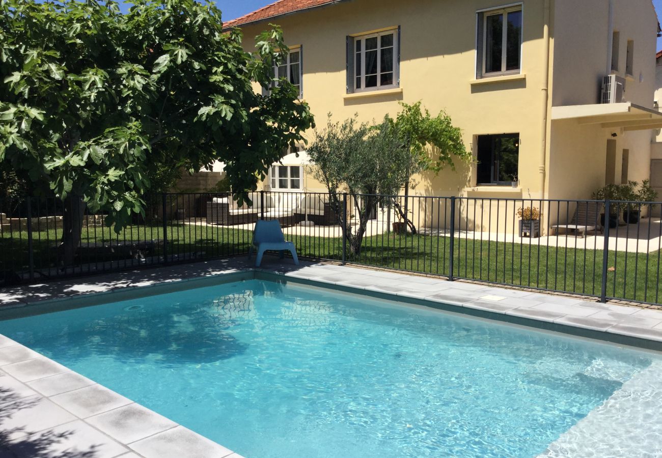 AVIGNON holiday rental house for rent pool