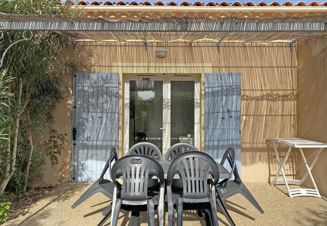 Holiday rental MOURIÈS cottage for rent 6 people terrace