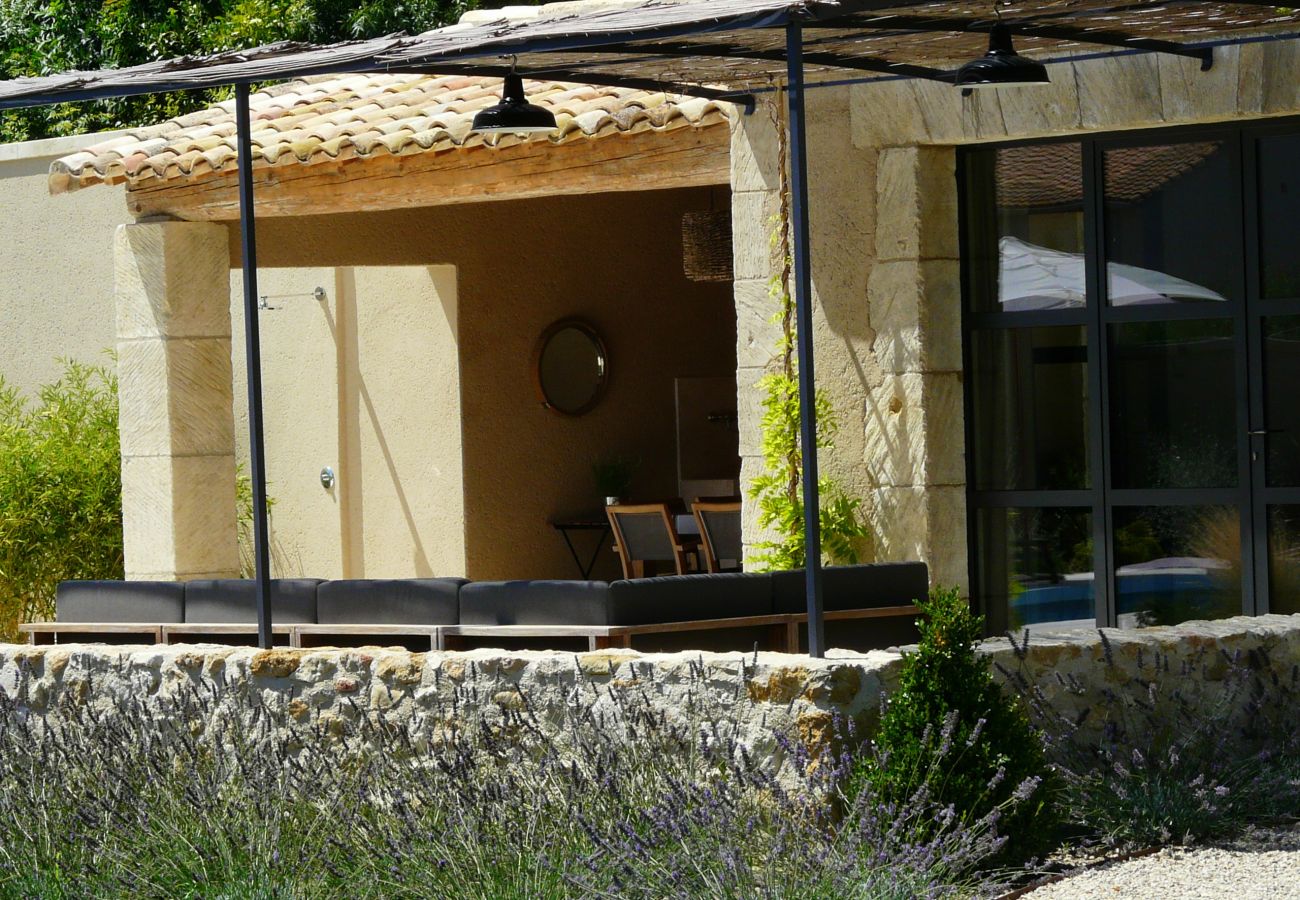 rental Provencal farmhouse with swimming pool 4 bedrooms 4 bathrooms big terrace