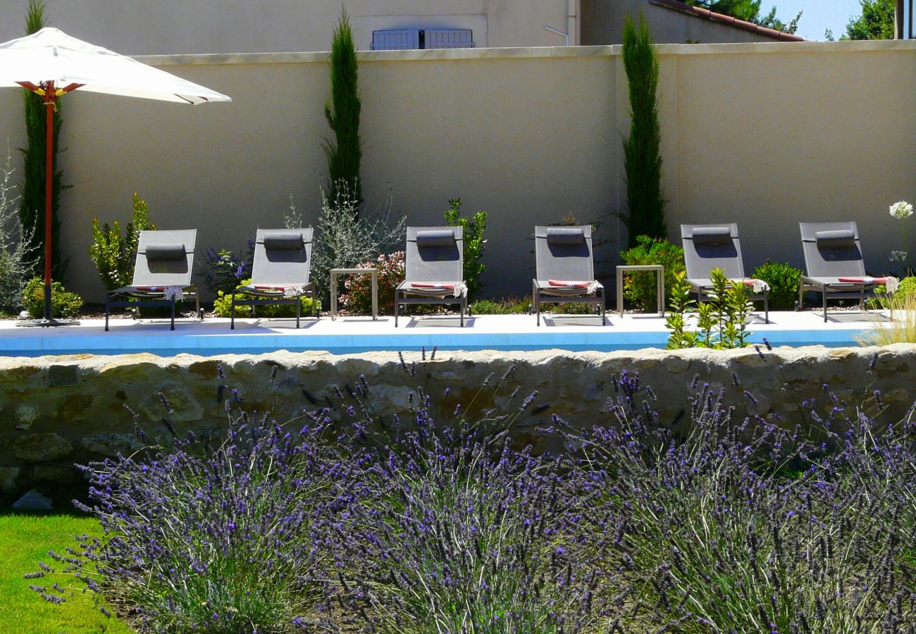 rental Provencal farmhouse with swimming pool 4 bedrooms 4 bathrooms with a beatiful terrace