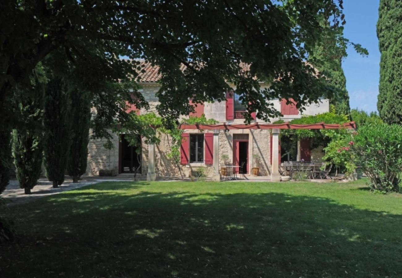 Holiday rental MAUSSANE LES ALPILLES farmhouse to rent facade