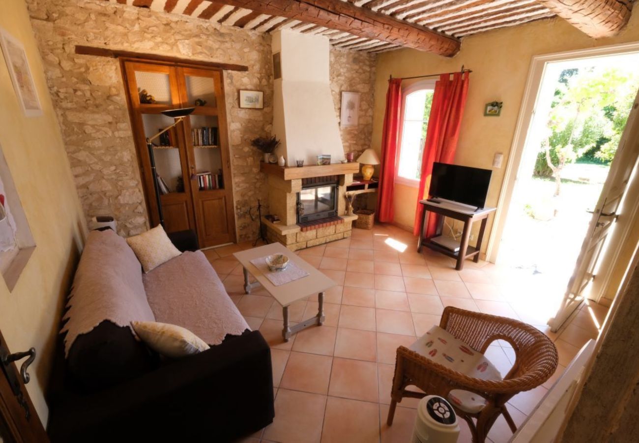 CARPENTRAS holiday rental farmhouse for rent living room