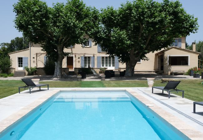 Vacation rental CAVAILLON farmhouse to rent facade