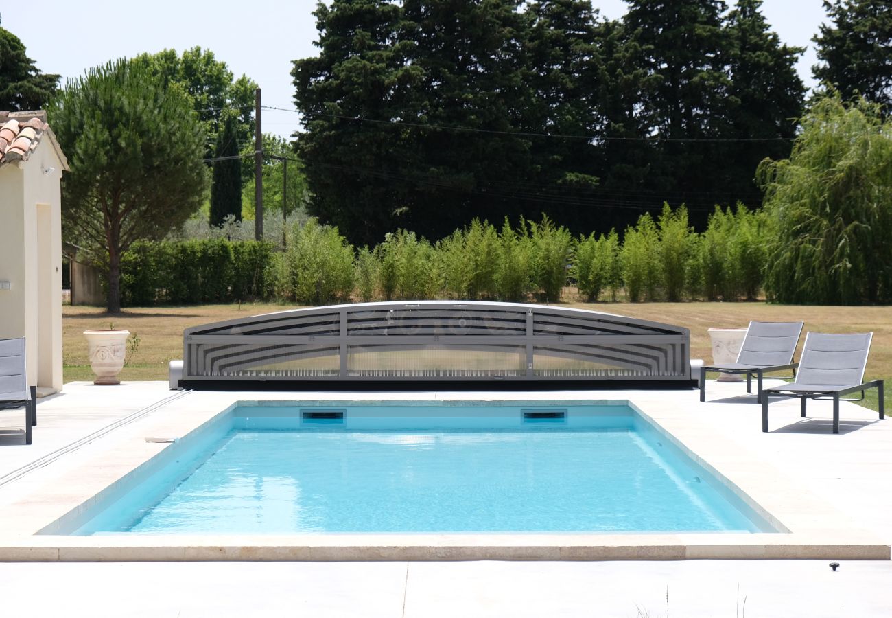 Vacation rental CAVAILLON farmhouse for rent heated pool