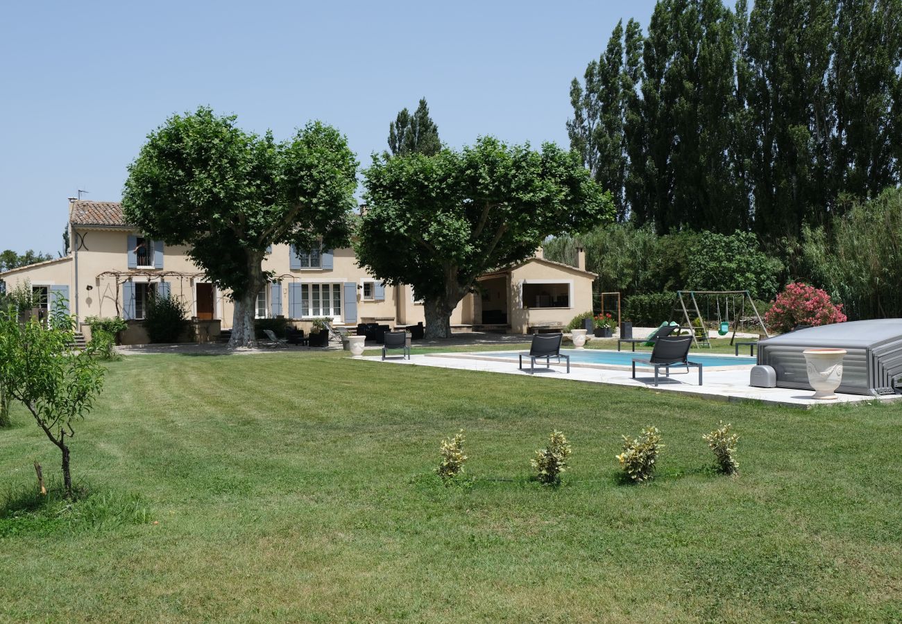 Vacation rental CAVAILLON farmhouse to rent garden