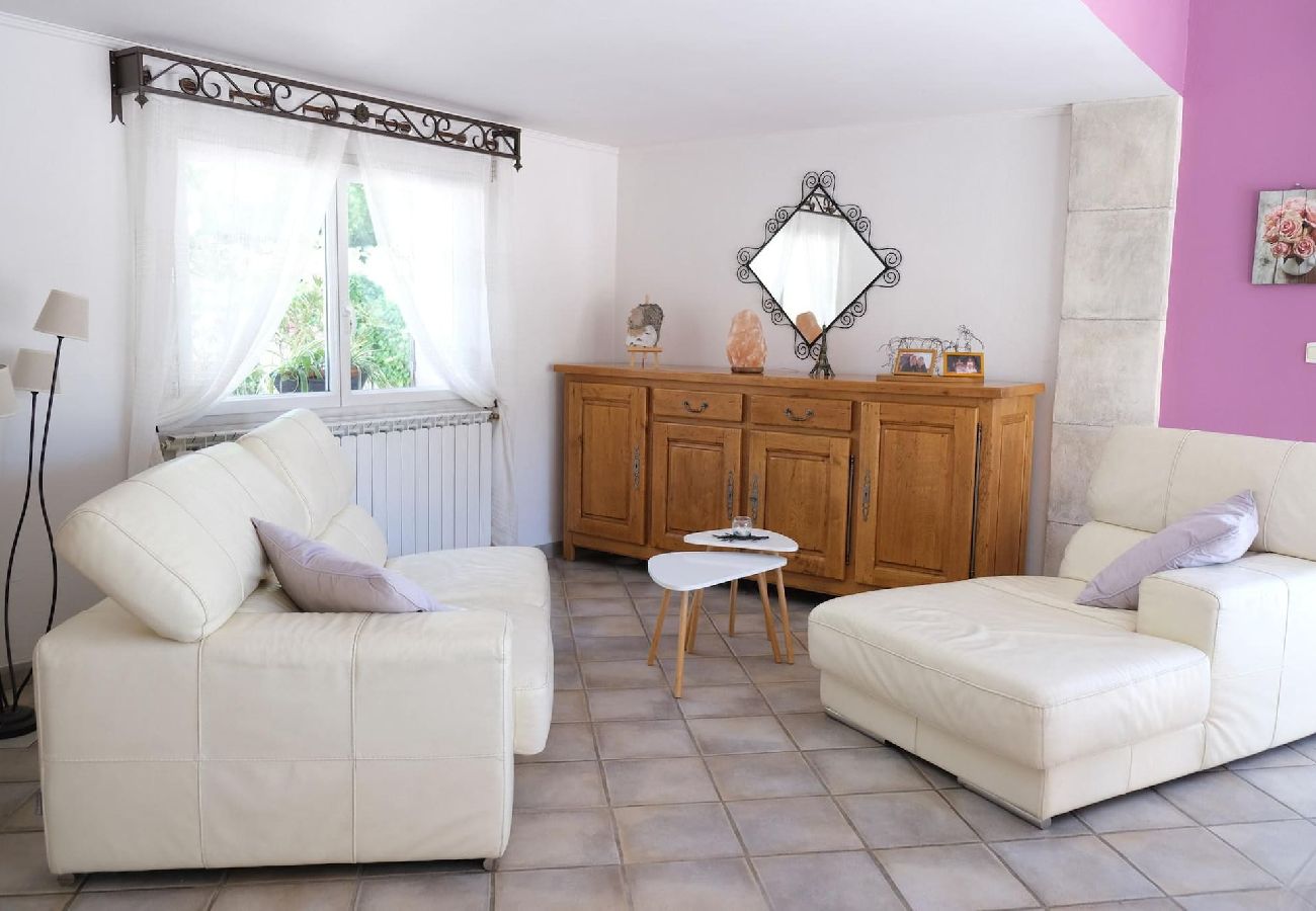 Vacation rental CAUMONT-SUR-DURANCE house for rent living room