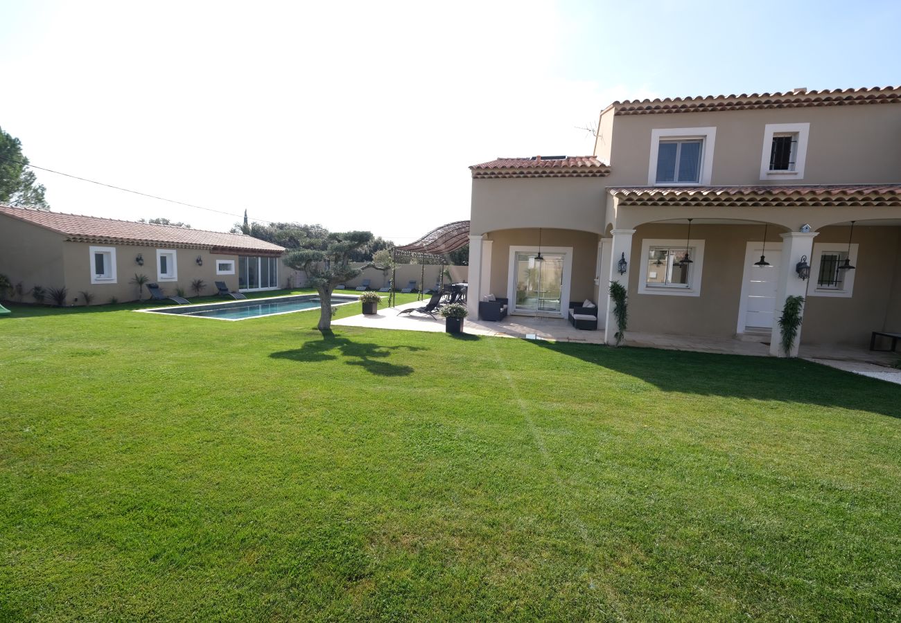 Villa in Aureille - Vacation rental house with pool AUREILLE LS1-401