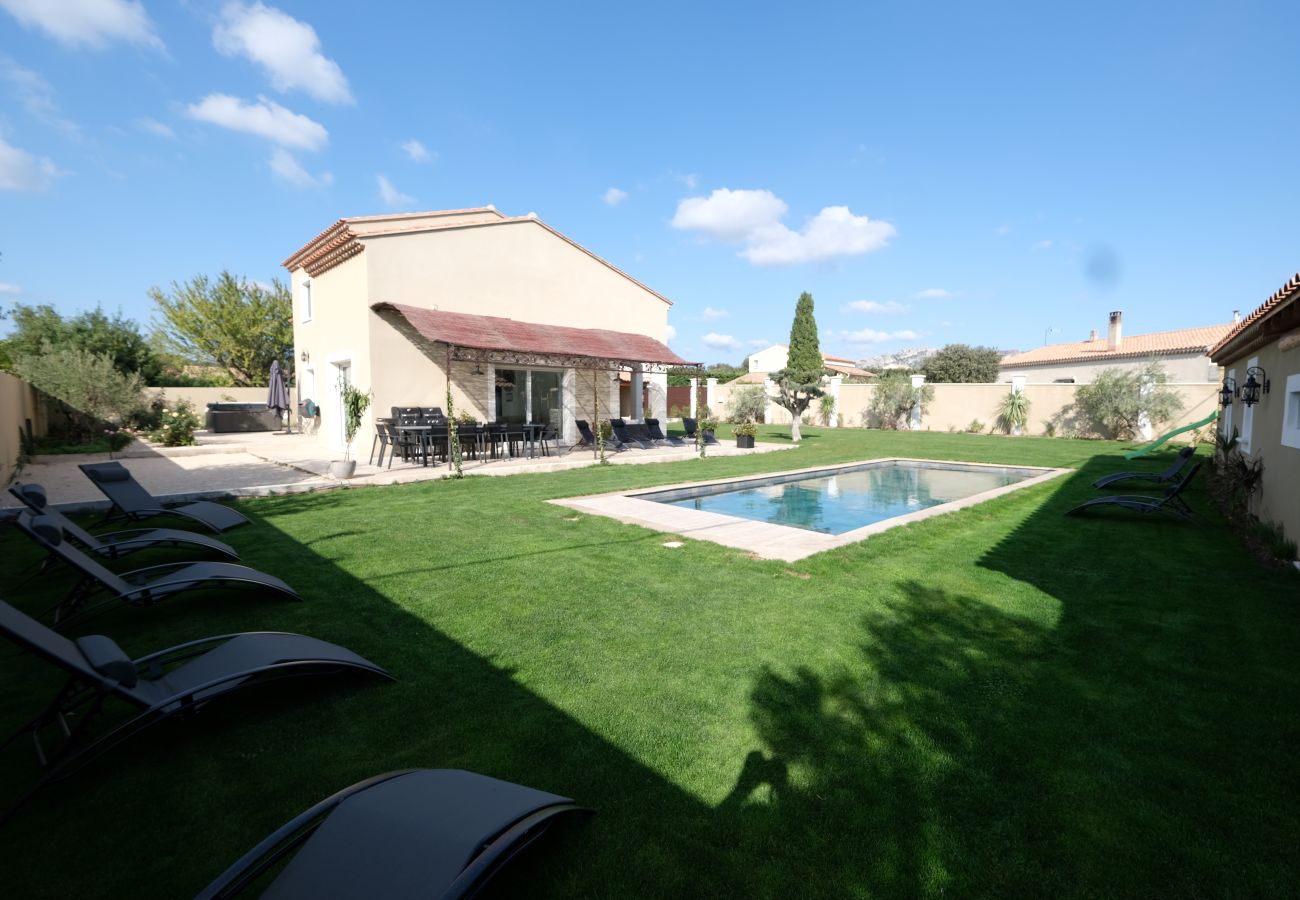 Villa in Aureille - Vacation rental house with pool AUREILLE LS1-401