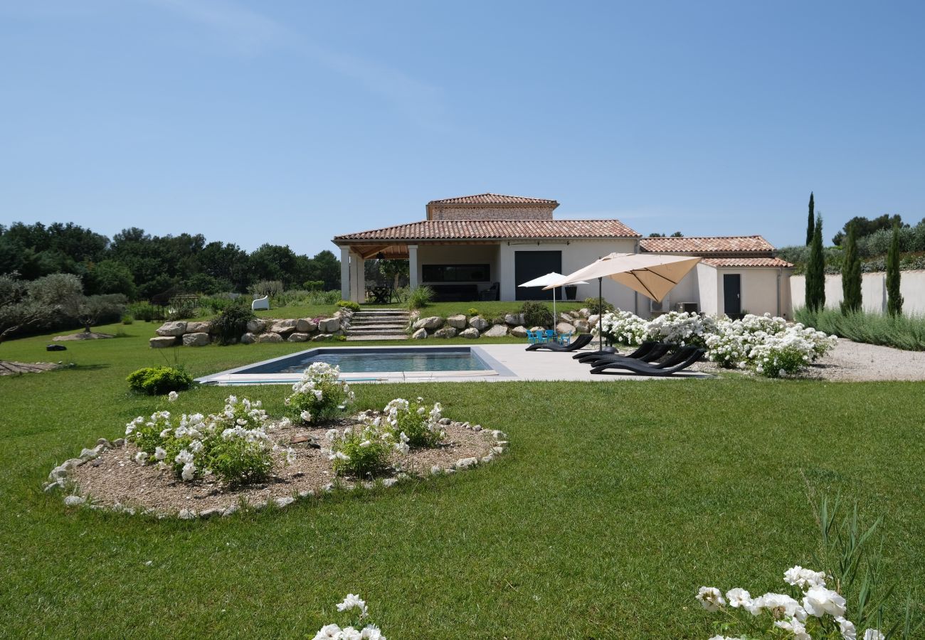 Holiday rental SAINT-RÉMY-DE-PROVENCE luxury villa to rent large garden