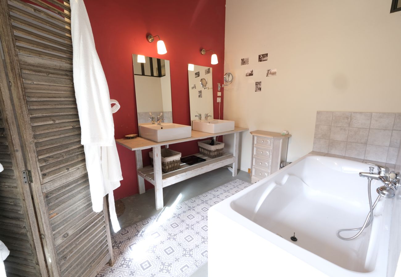 CHEVAL-BLANC vacation rental house for rent 2 bathroom