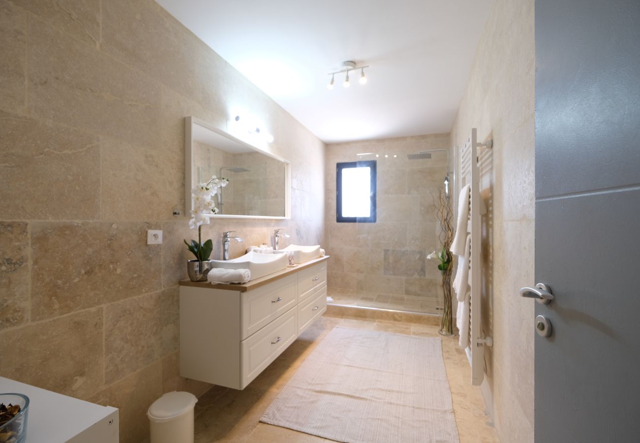 ARLES vacation rental house for rent 2 bathrooms