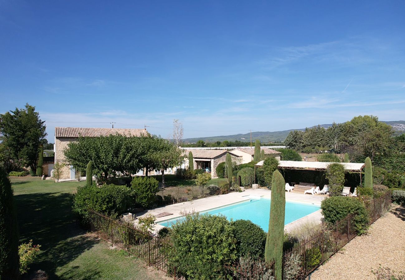 Holiday rental LAGNES Provençal farmhouse for rent pool