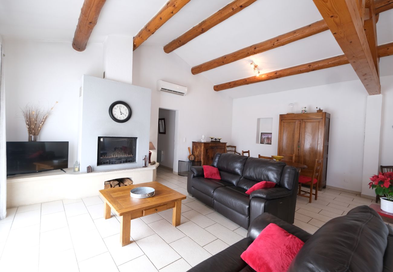 Holiday rental L'ISLE-SUR-LA-SORGUE villa for rent living room