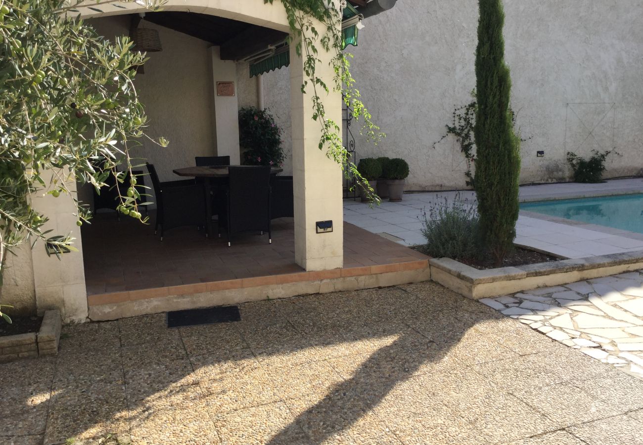 House in Sénas -  Vacation rental house with pool SENAS LS1-316