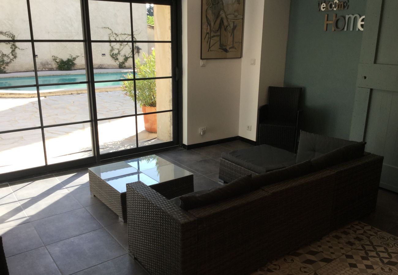 House in Sénas -  Vacation rental house with pool SENAS LS1-316