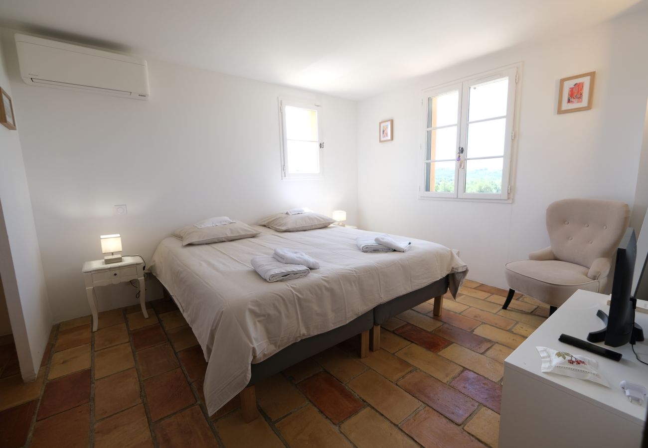 Holiday rental ROUSSILLON house for rent 4 bedrooms