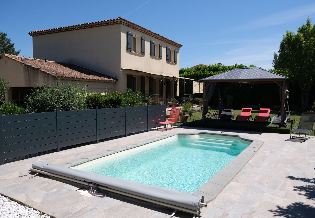 holiday rental EYGUIÈRES house for rent private pool