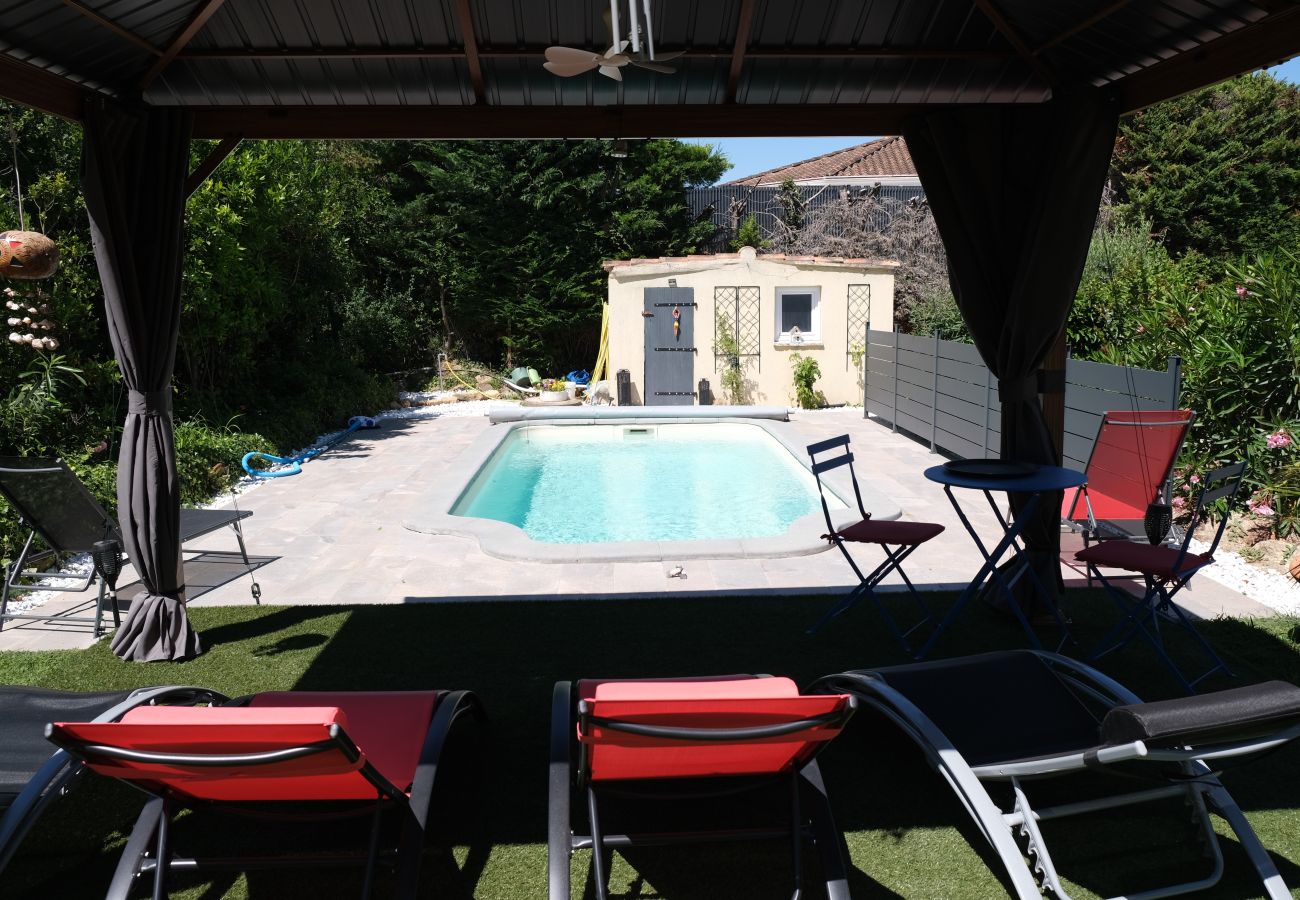 holiday rental EYGUIÈRES house for rent terrace