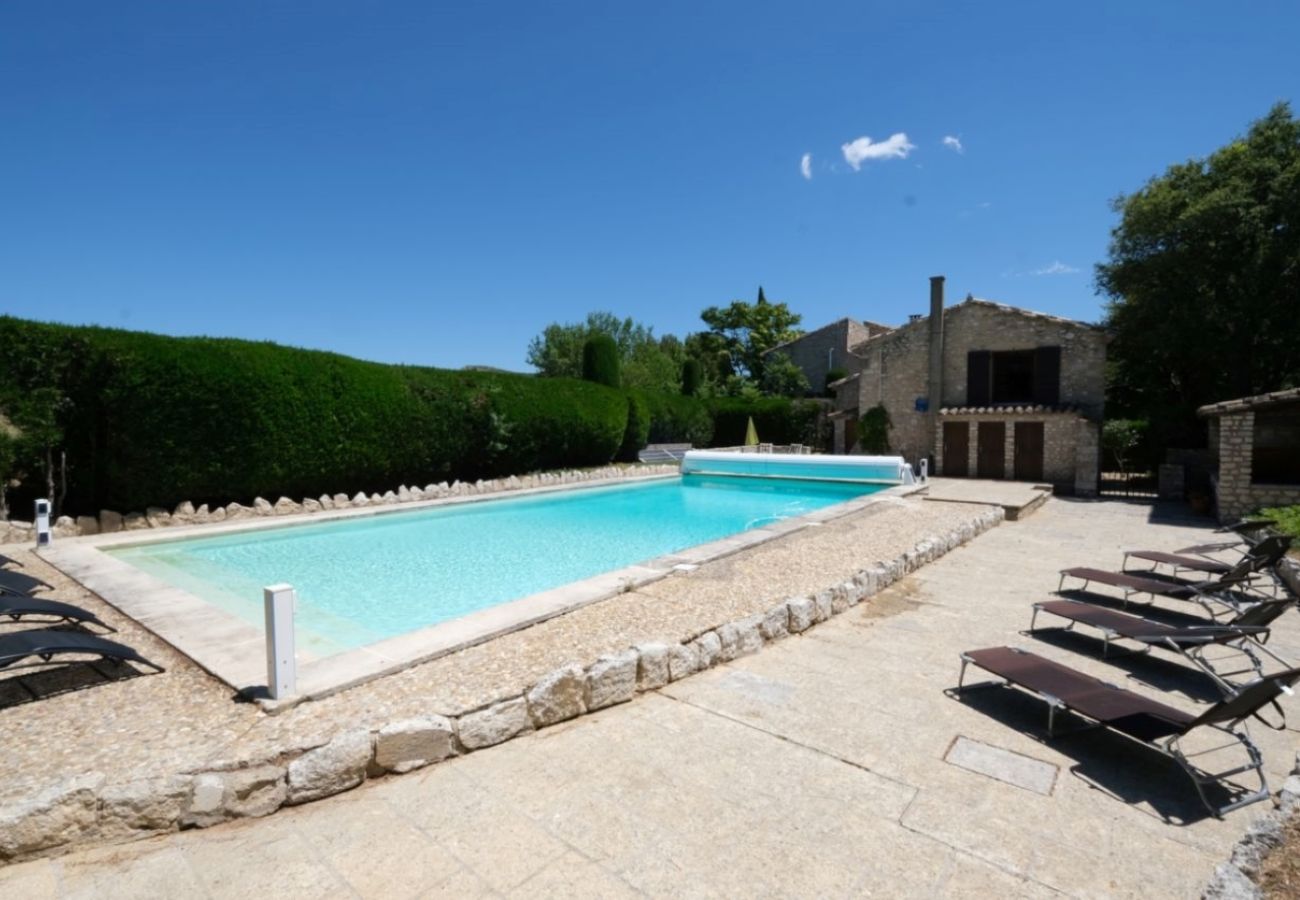 Holiday rental MOURIÈS Provencal farmhouse for rent