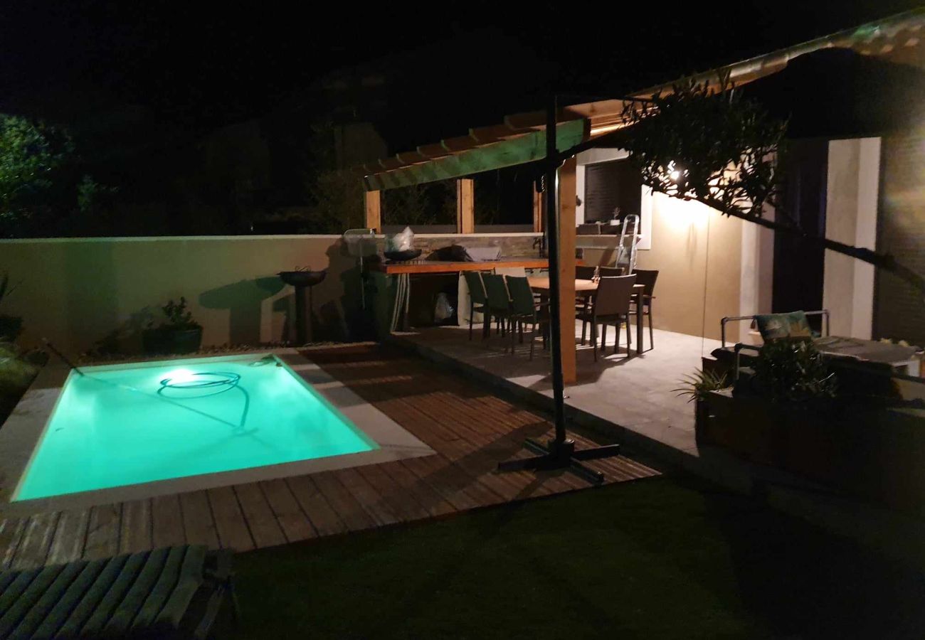 Villa in Maubec - Vacation rental house with pool MAUBEC LS2-437