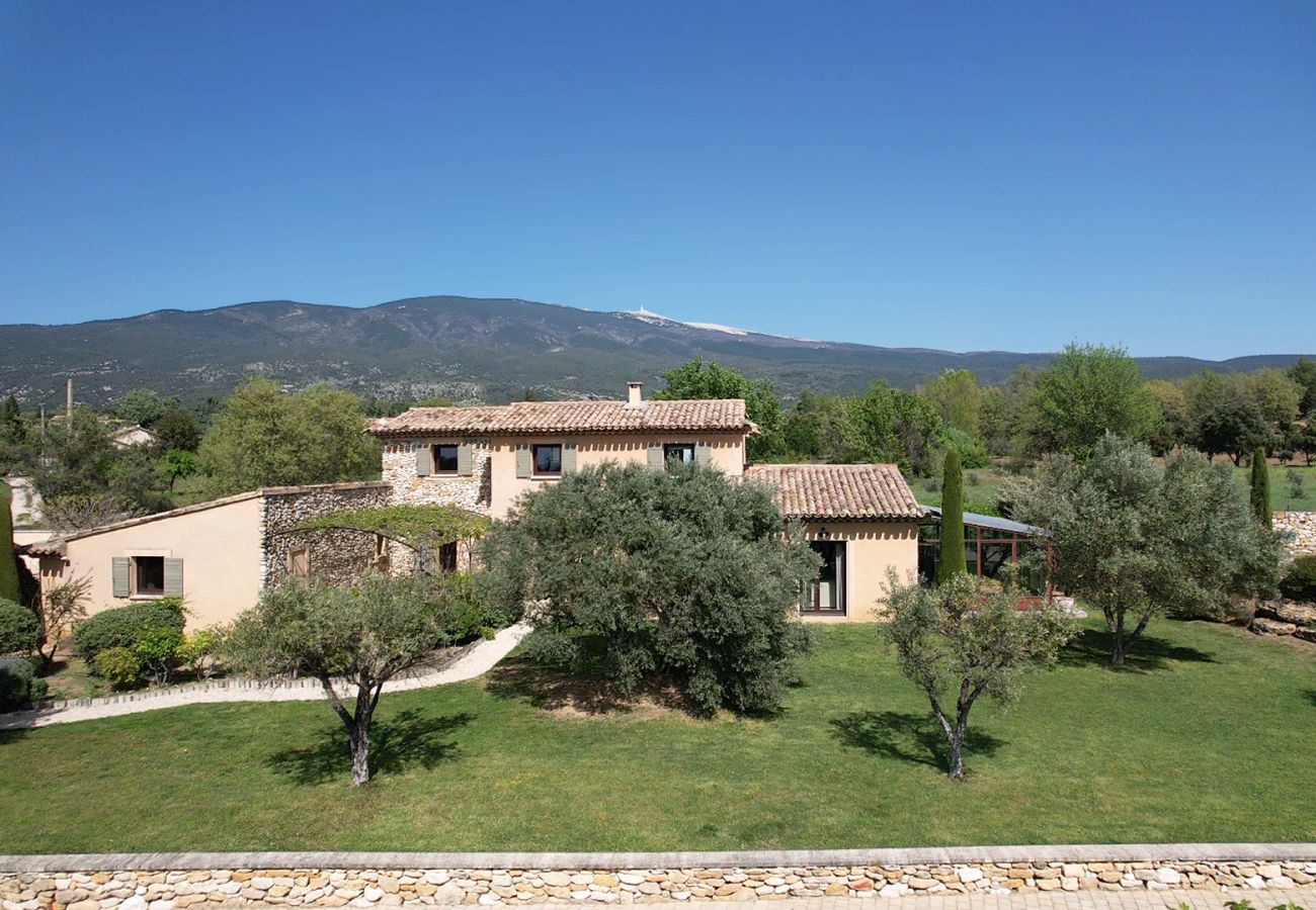 BEDOIN holiday rental Provençal farmhouse to rent facade