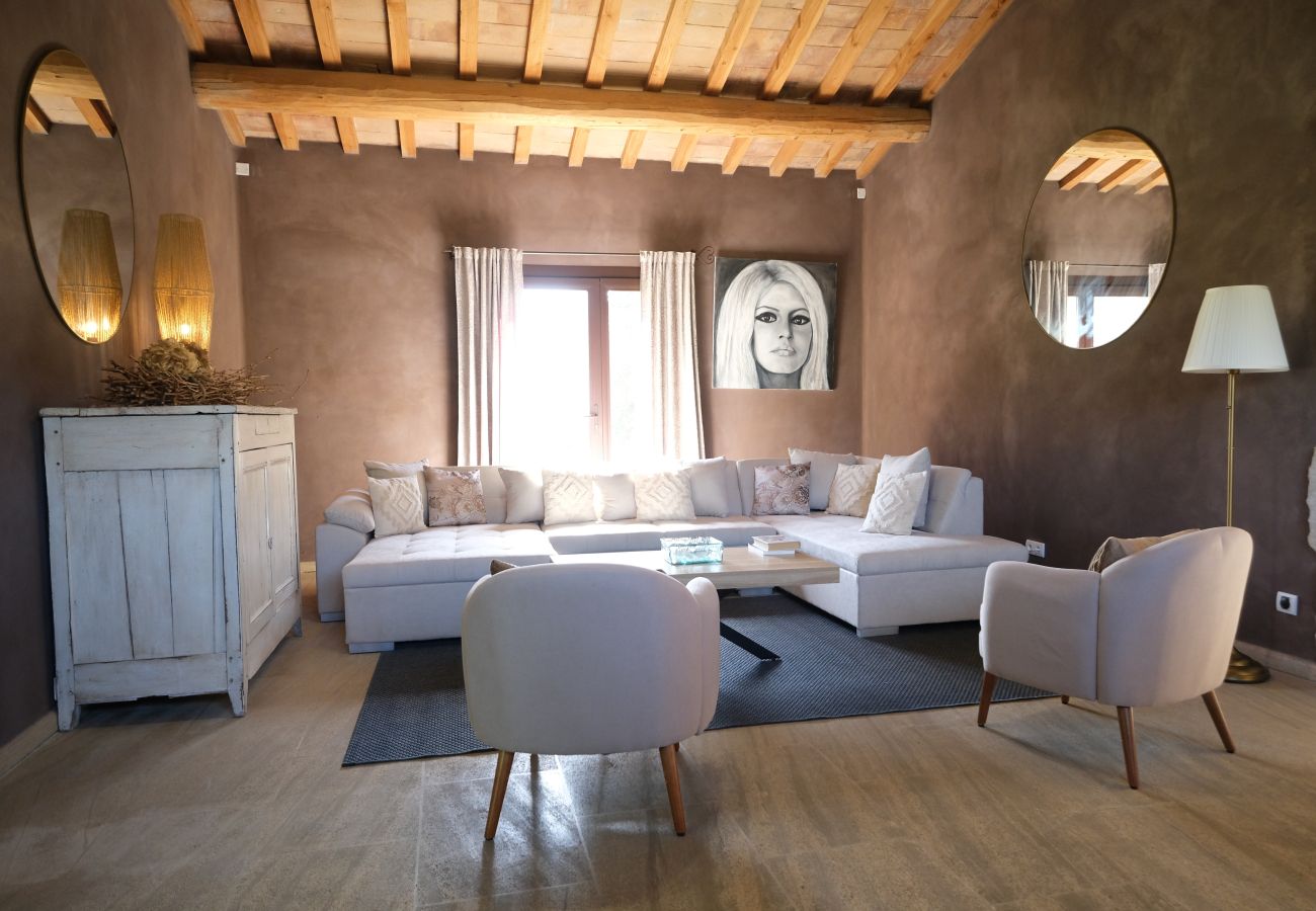 BEDOIN holiday rental Provençal farmhouse to rent living room