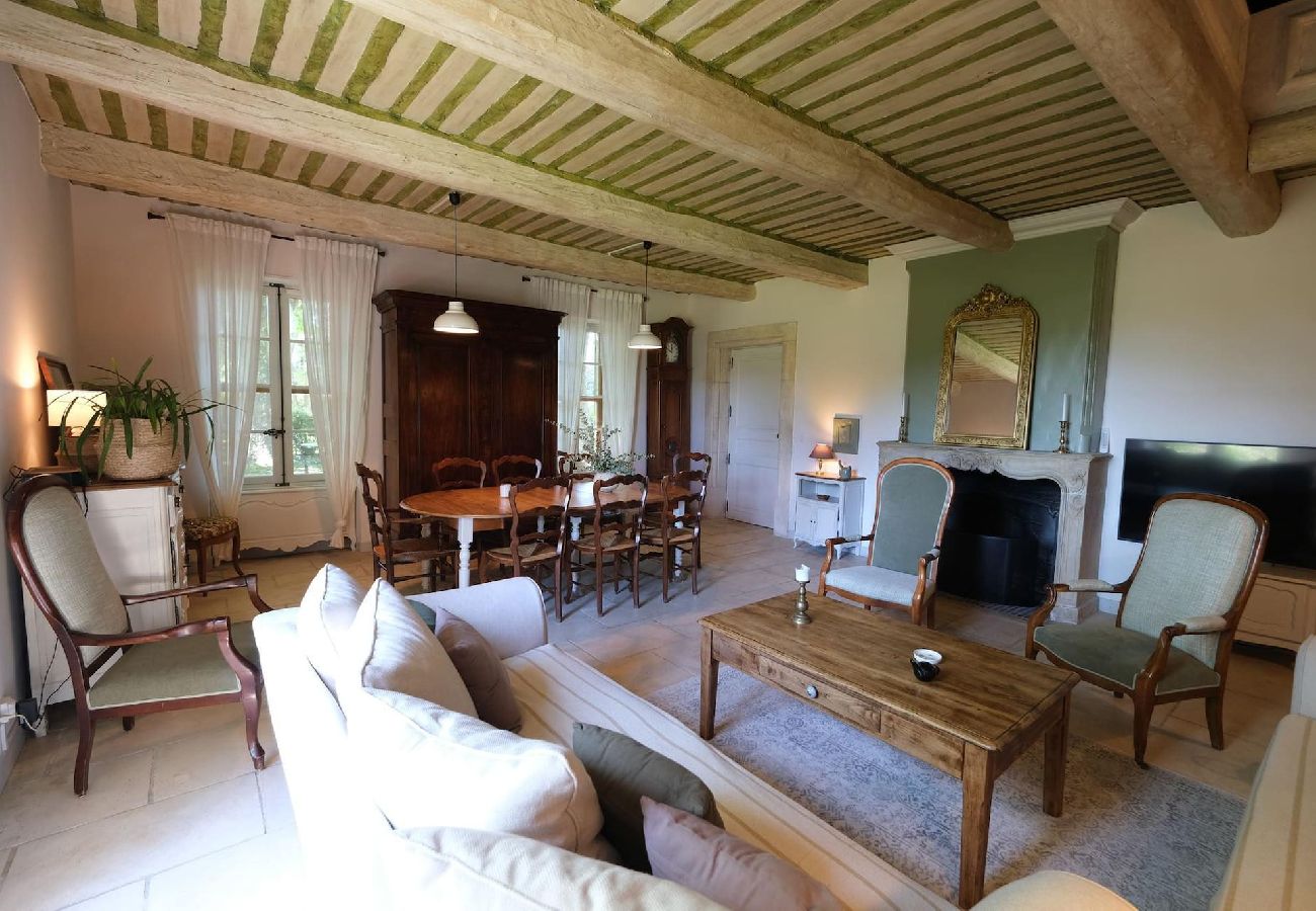 LES VIGNERES holiday rental farmhouse for rent living room