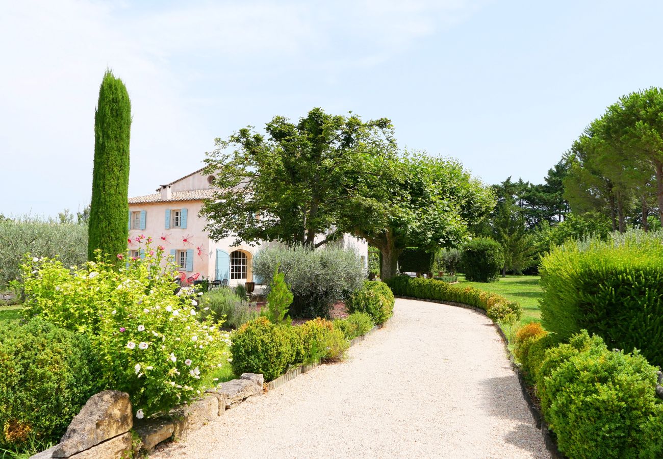 Villa in Cavaillon - Vacation rental farm with pool LES VIGNERES LS2-17