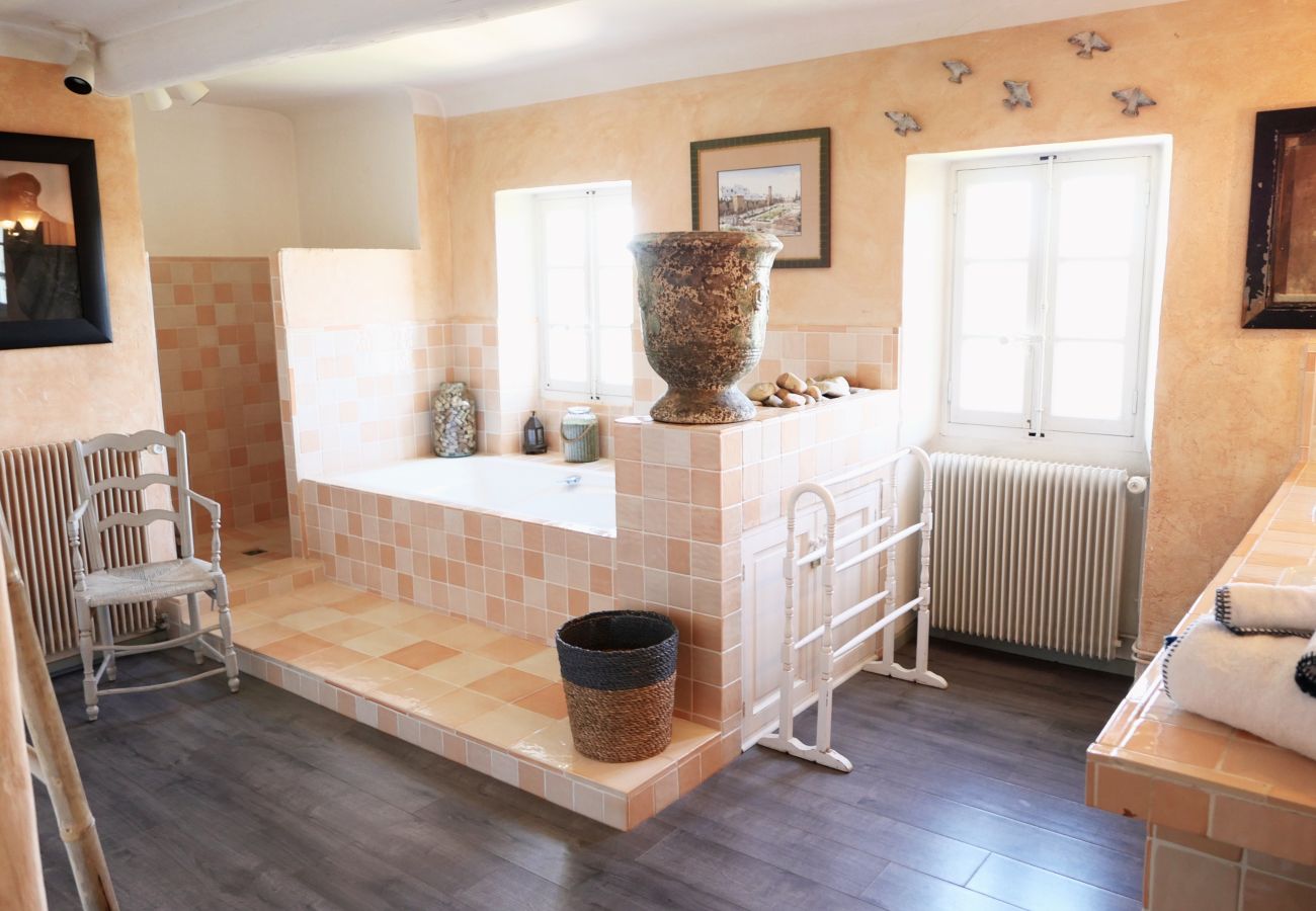 LES VIGNERES holiday rental farmhouse for rent 5 bathrooms