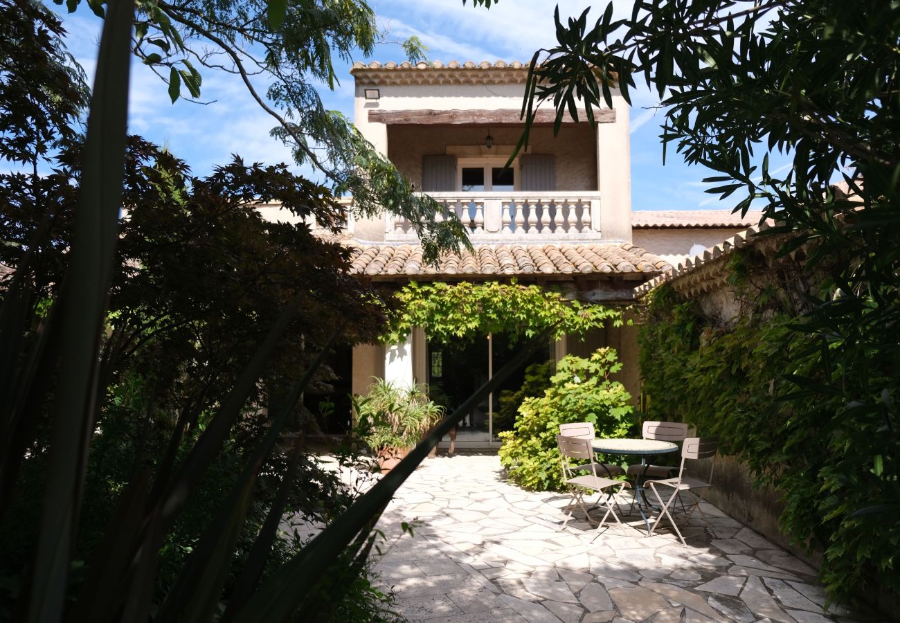 Villa in Tarascon - Villa with heated pool and tennis Fontvieille LS1-448