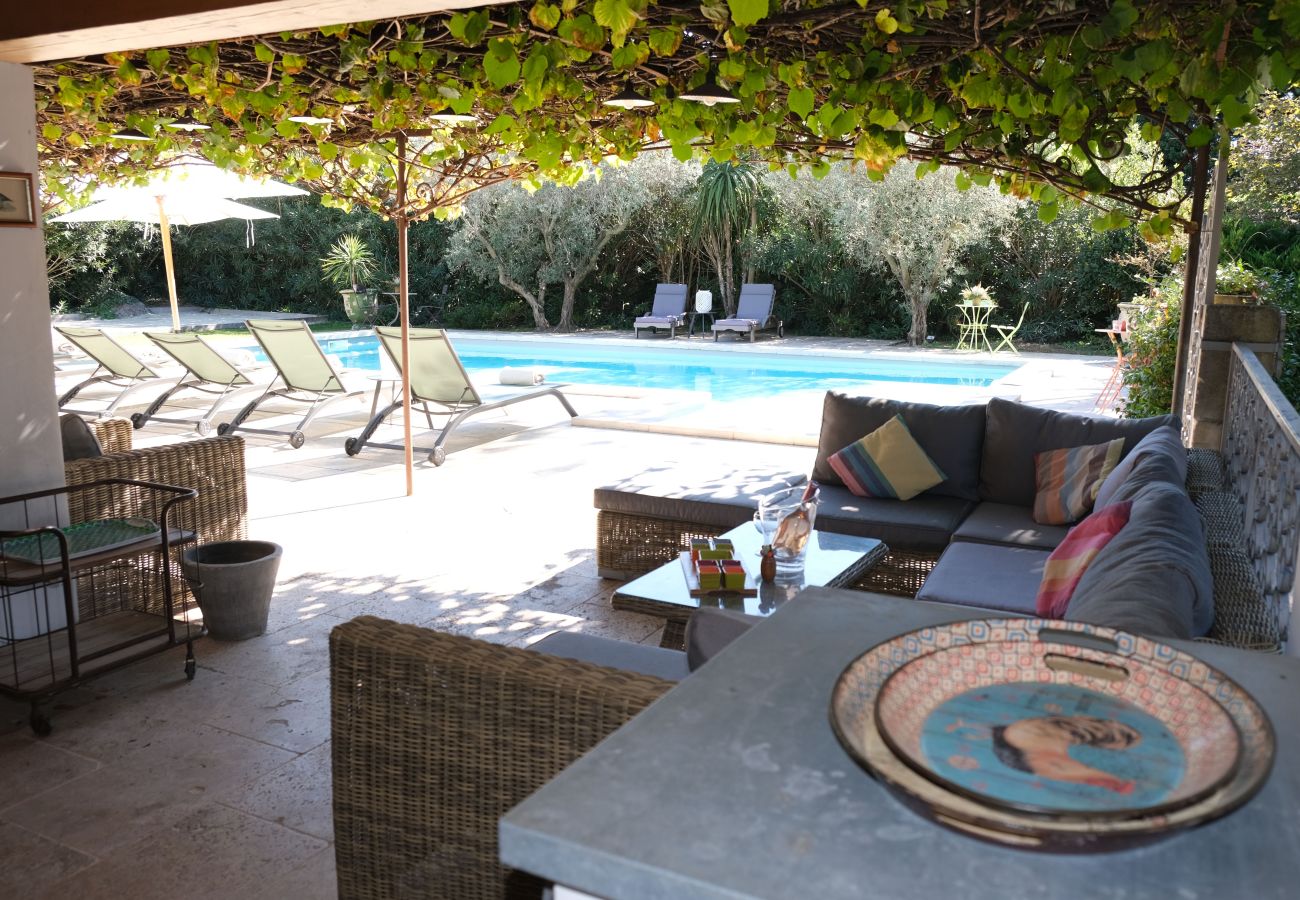 Villa in Tarascon - Villa with heated pool and tennis Fontvieille LS1-448