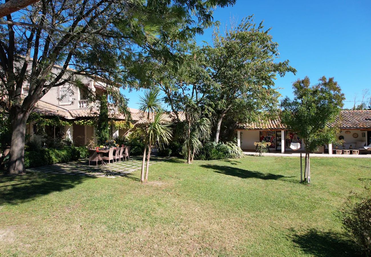 Vacation rental TARASCON villa for rent garden