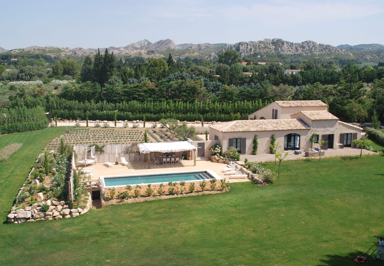 Holiday rental MAUSSANE-LES-ALPILLES villa for rent view