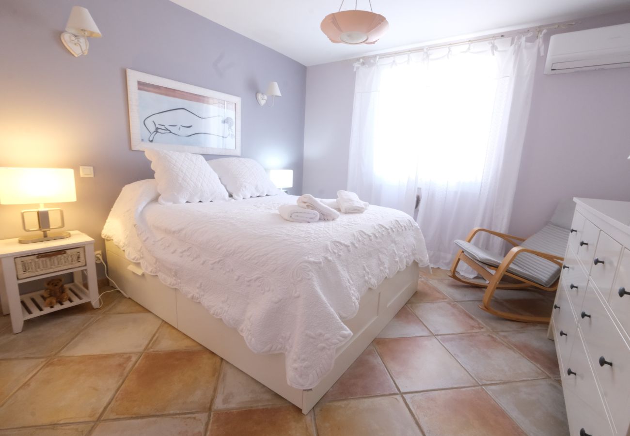 Location vacances AUREILLE Alpilles Provence 4 chambres