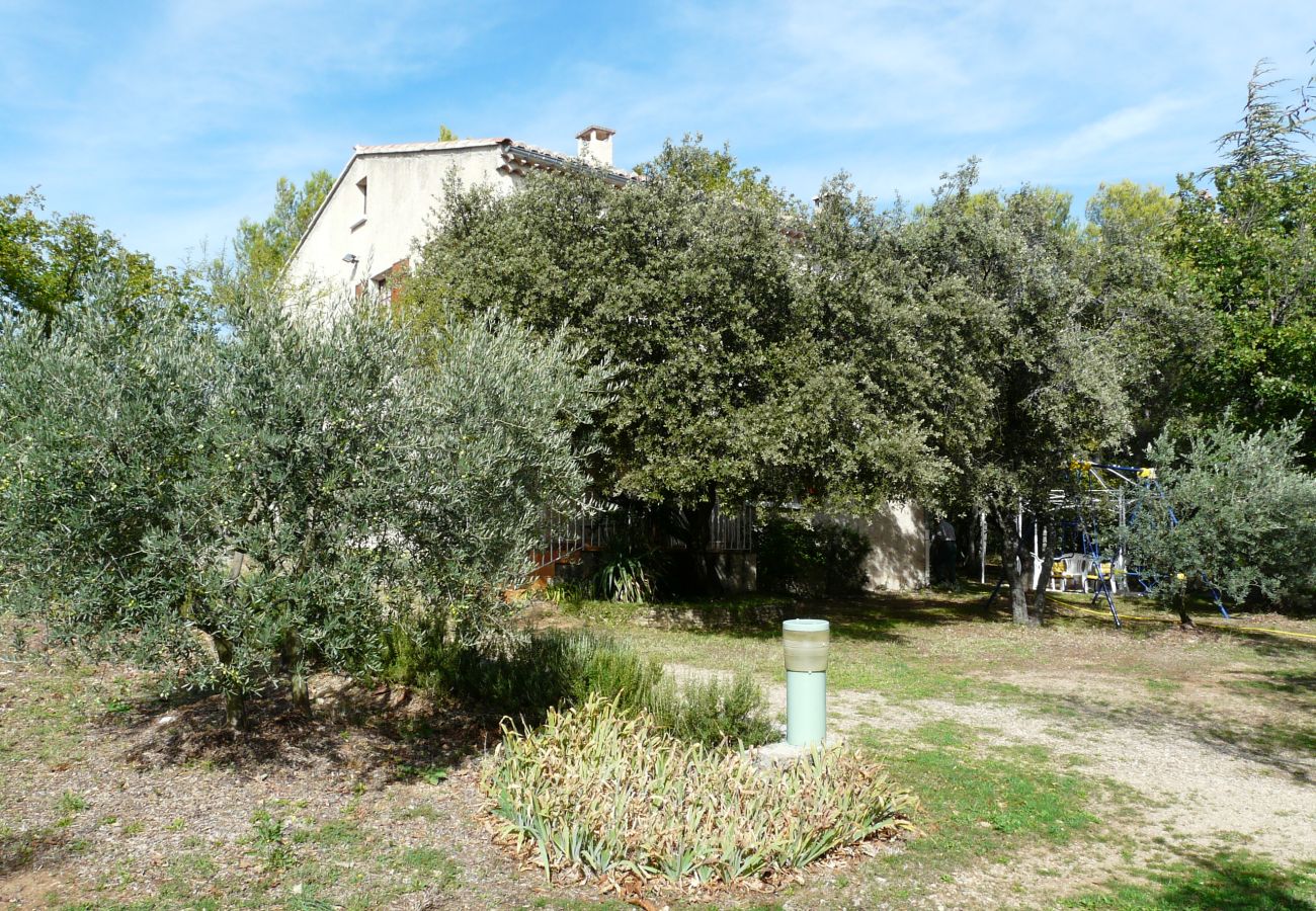 Location vacances CABRIERES D'AVIGNON maison à louer jardin