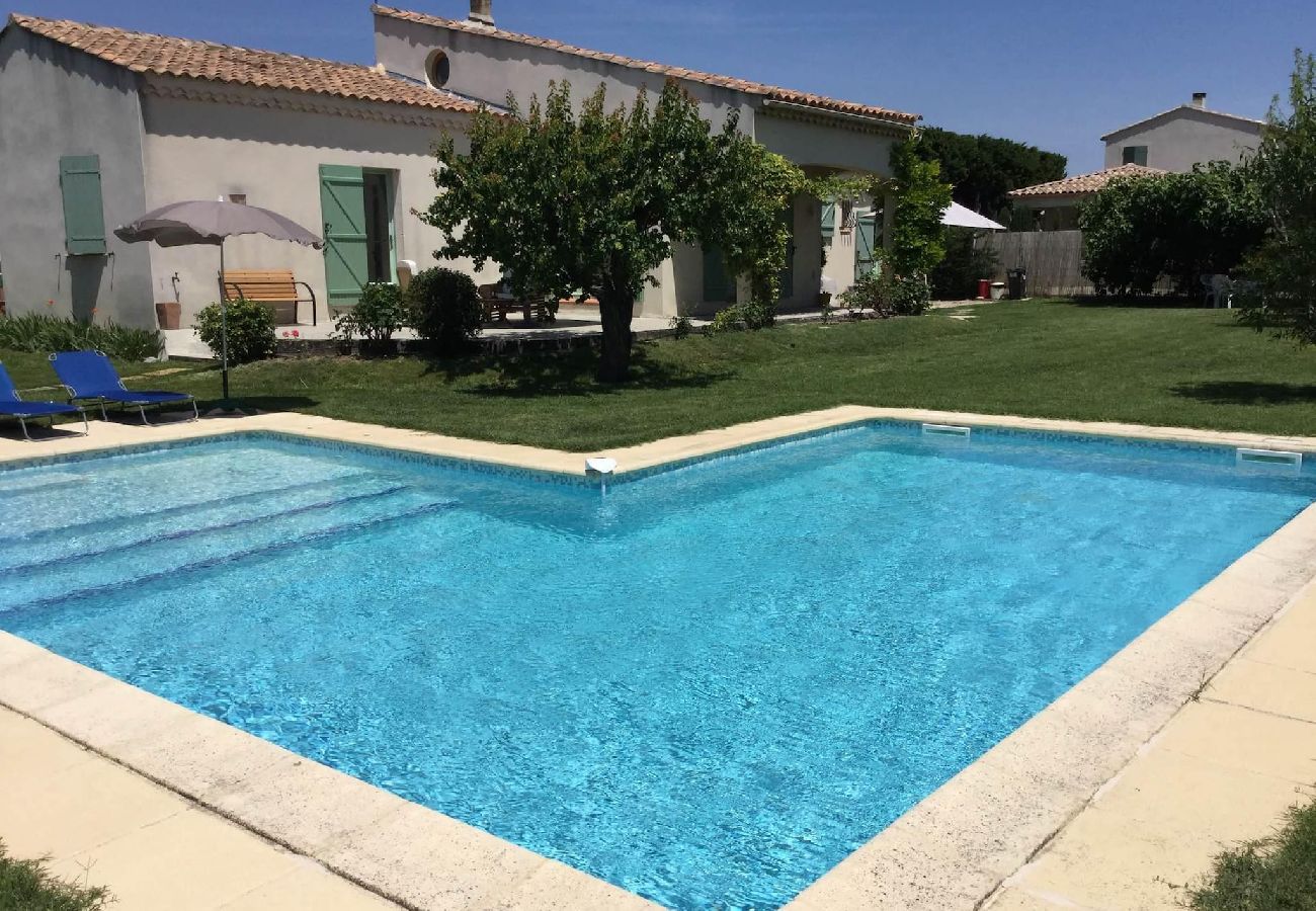 Location vacances MOURIÈS maison à louer piscine 