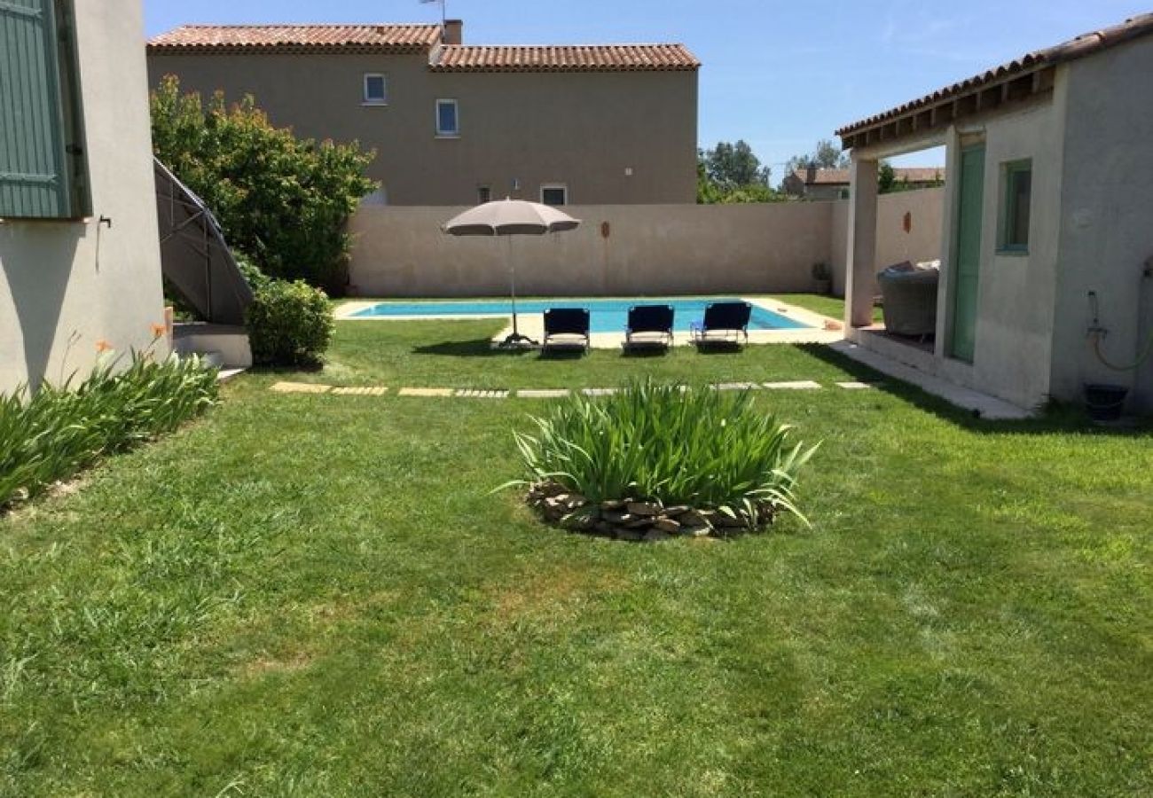 Villa à Mouriès - Location vacances maison piscine MOURIES LS1-298