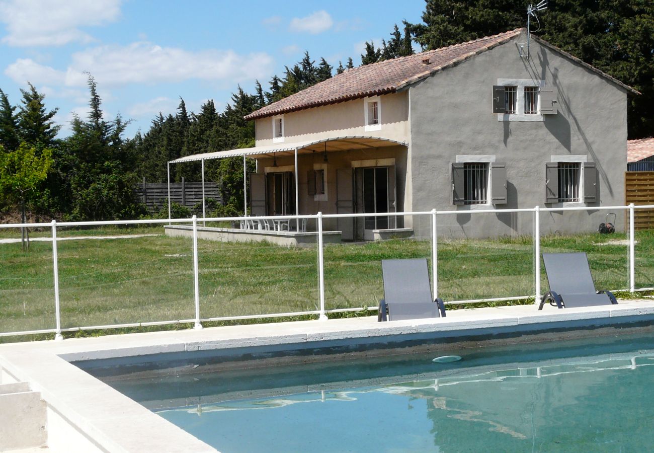 Location vacances FONTVIEILLE maison à louer façade